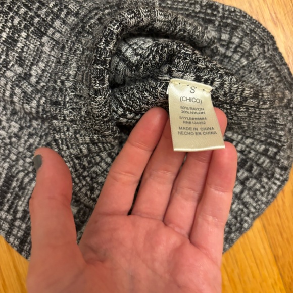 Like New Women's Stretchy Sweater (skin tight) Size Small - Picture 6 of 6